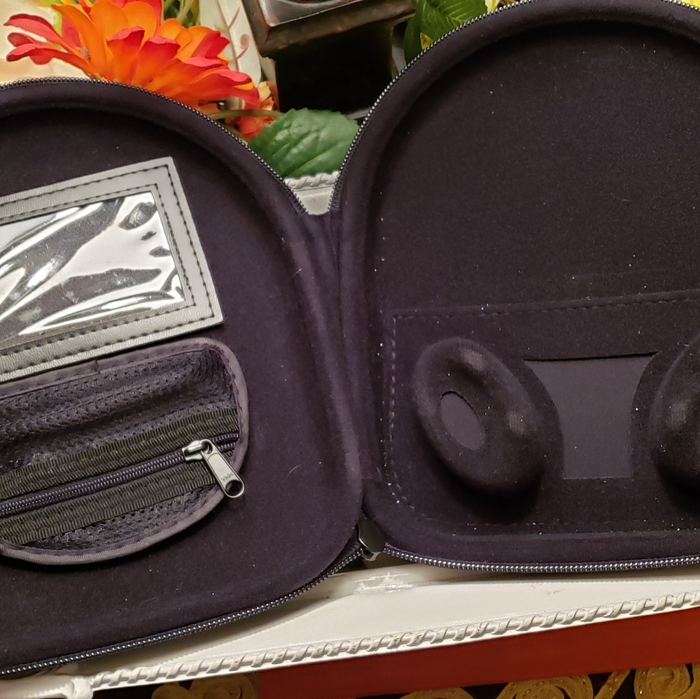Bose Acoustic  Noise Cancelling  Head phones  Case